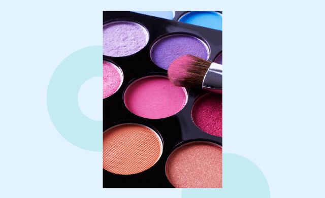 Eyeliner, blush and false eyelashes - How to do it? Eyeliner, blush and false eyelashes - How to do it?
