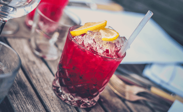 Les risques de l'alcool sur les lentilles Les risques de l'alcool sur les lentilles